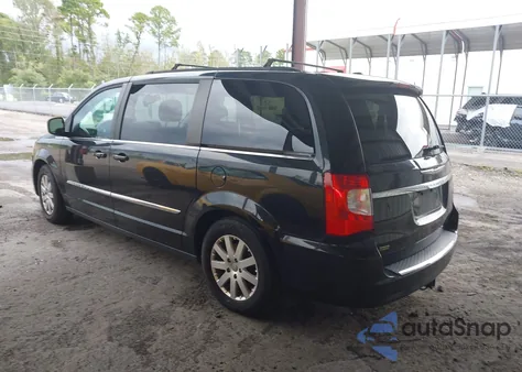 2015 Chrysler Town & Country Touring z USA, uszkodzony, nr VIN 2C4RC1BG5FR715451